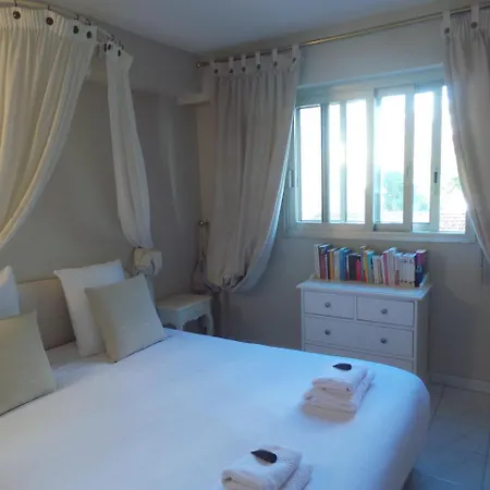Apartment Beautiful Beachfront 2 Bedroom Flat *