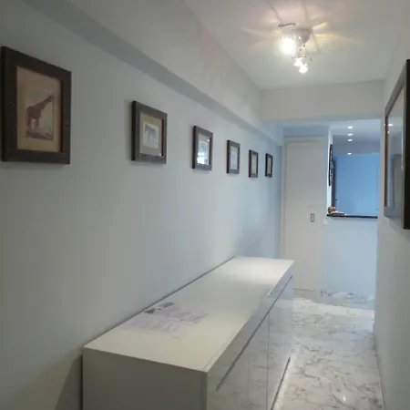 Beautiful Beachfront 2 Bedroom Flat Apartment *