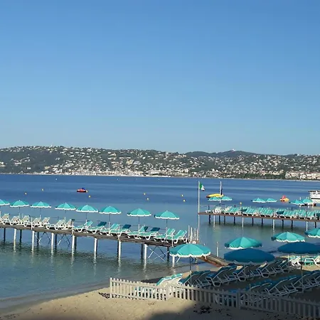 Beautiful Beachfront 2 Bedroom Flat * Antibes