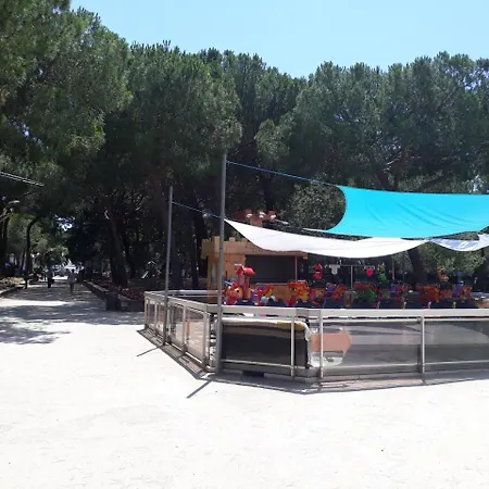 Beautiful Beachfront 2 Bedroom Flat *
