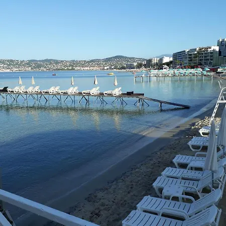Beautiful Beachfront 2 Bedroom Flat Apartment Antibes